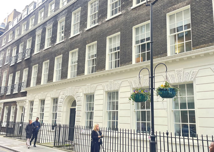 The Adelphi Tavern at 18 Adam Street is mentioned in Dickens's The Pickwick Papers.